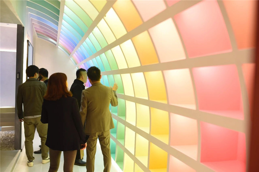 塔萨尼艺术万博manbetx网站凯里旗舰店